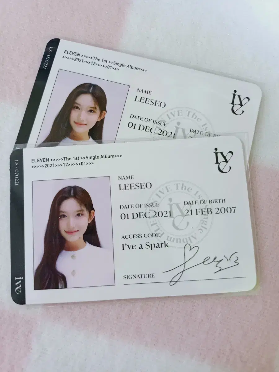 ive leeseo ID card for sale