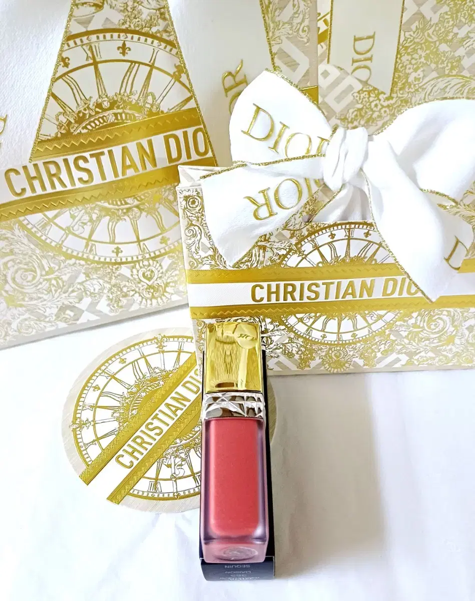 Out of stockHoliday Edition)Gift Packaging)Diorsquared Lipstick 353 Liège