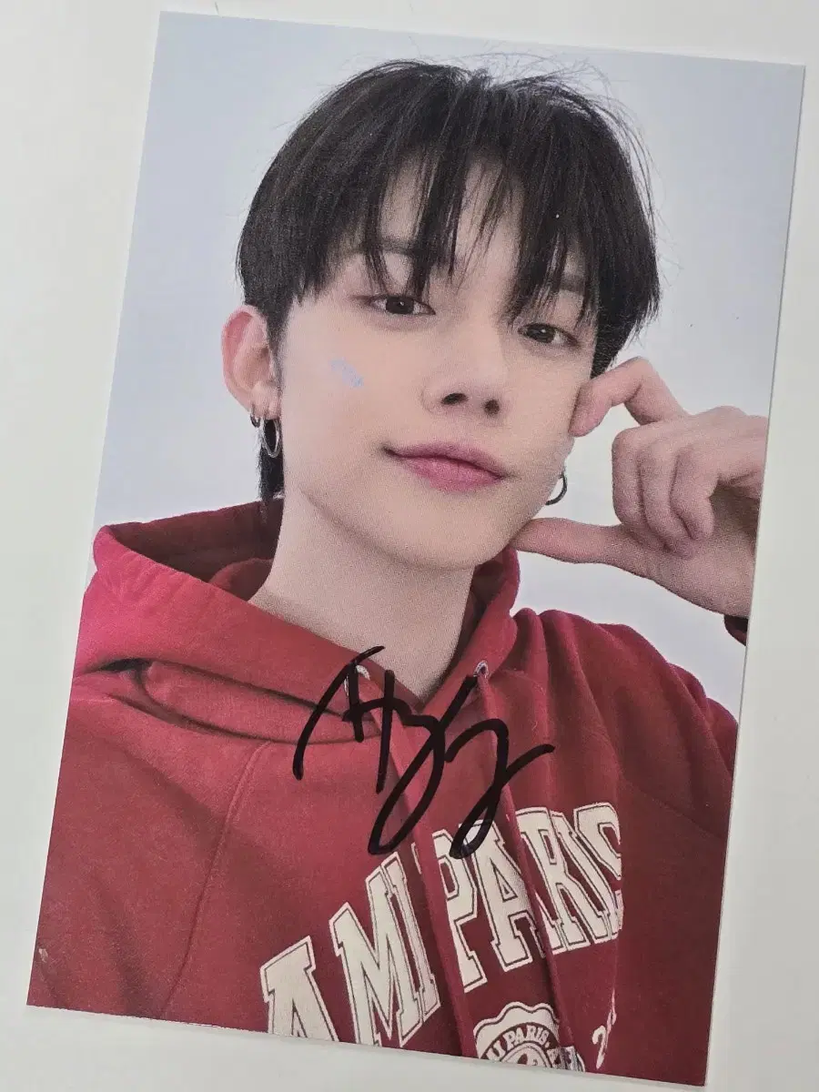 Yeonjun sign photocard