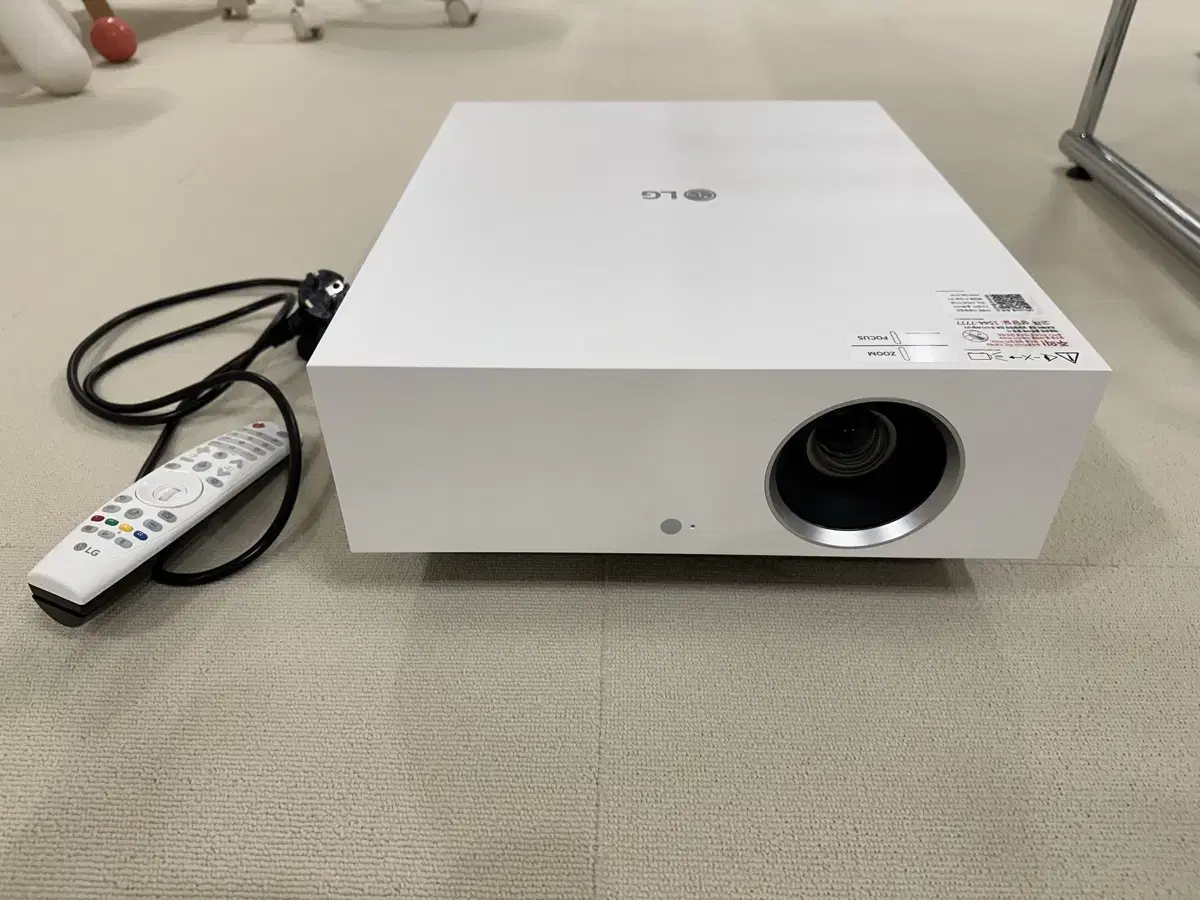 LG HU810PW 프로젝터