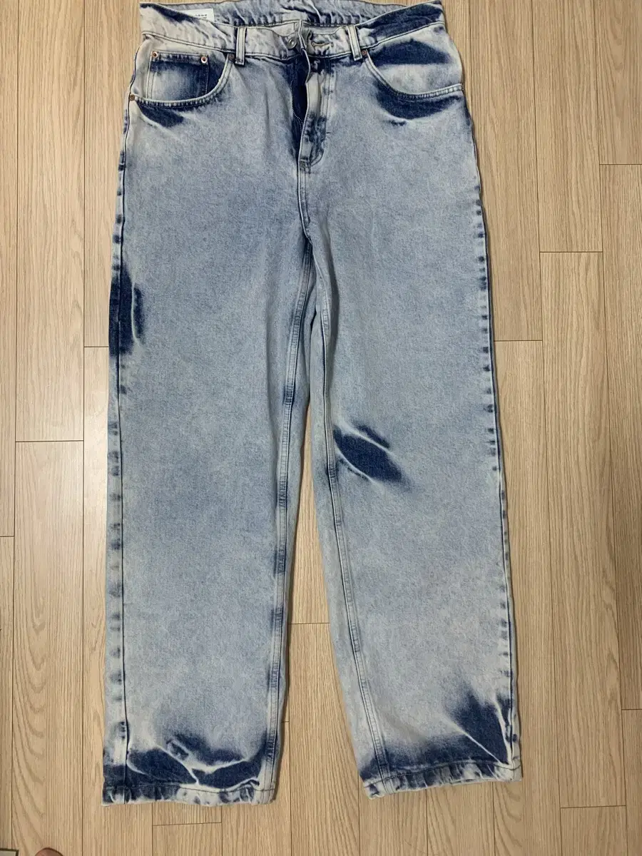 [32] Zara Evacuated Fit Jeans Light Blue