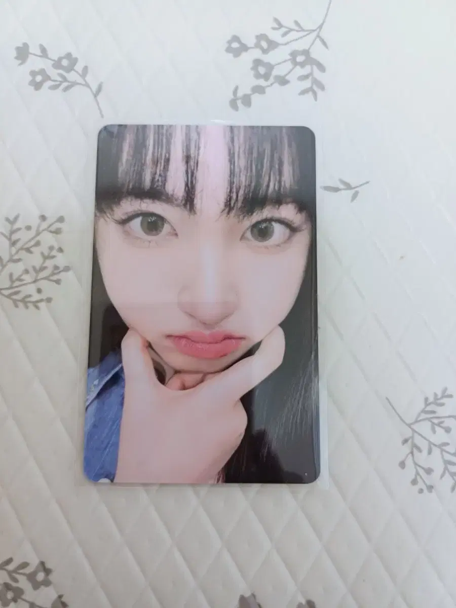 ive liz and I'm selling photocard for 3.5 (Quick sale)