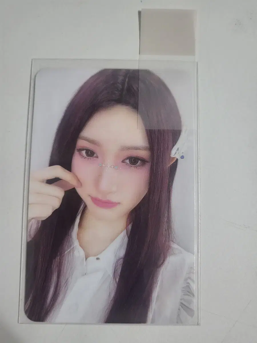 ive leeseo switch cheek pinch photocard