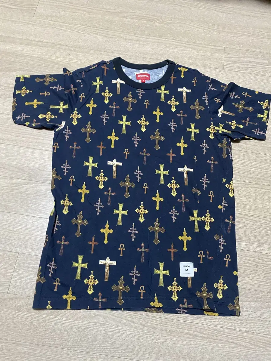 Supreme Cross Short-sleeved T-shirt with crucifix size M