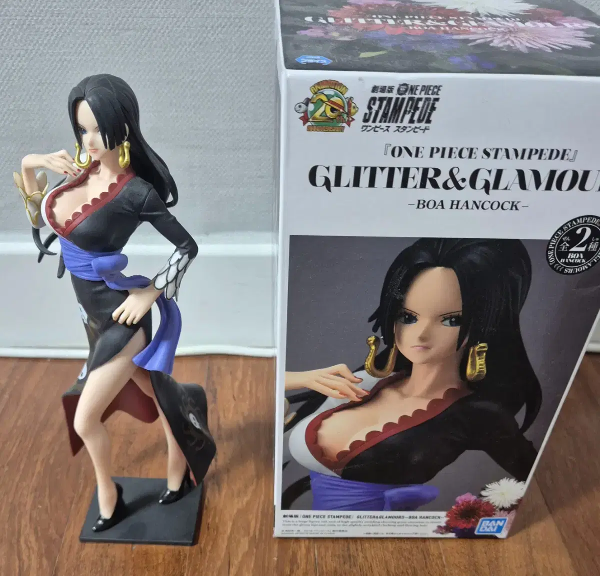 Sells Boa Hancock figurines.