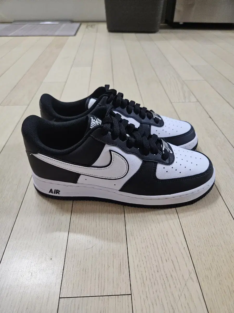 나이키(NIKE) 에어포스1 흰검(260mm)