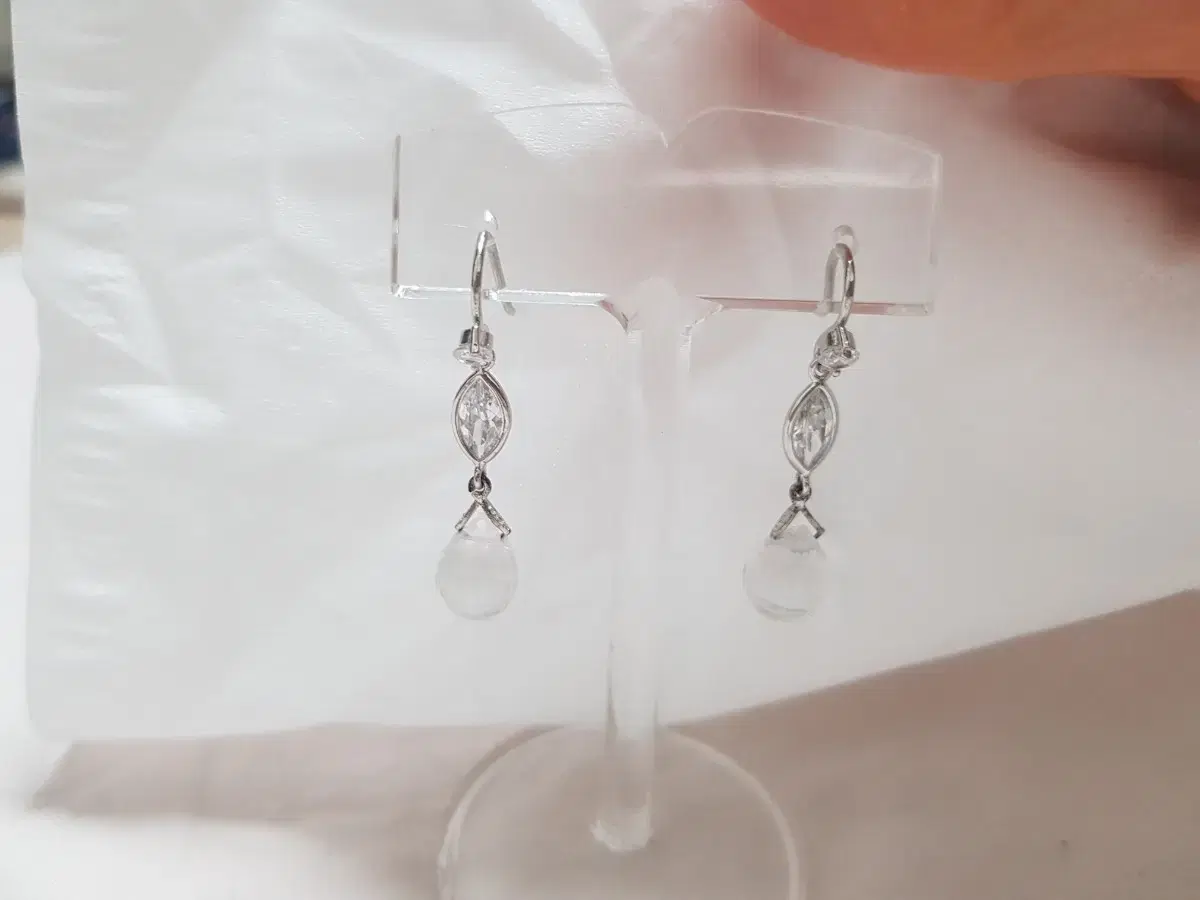 Silver hook sujeong earrings