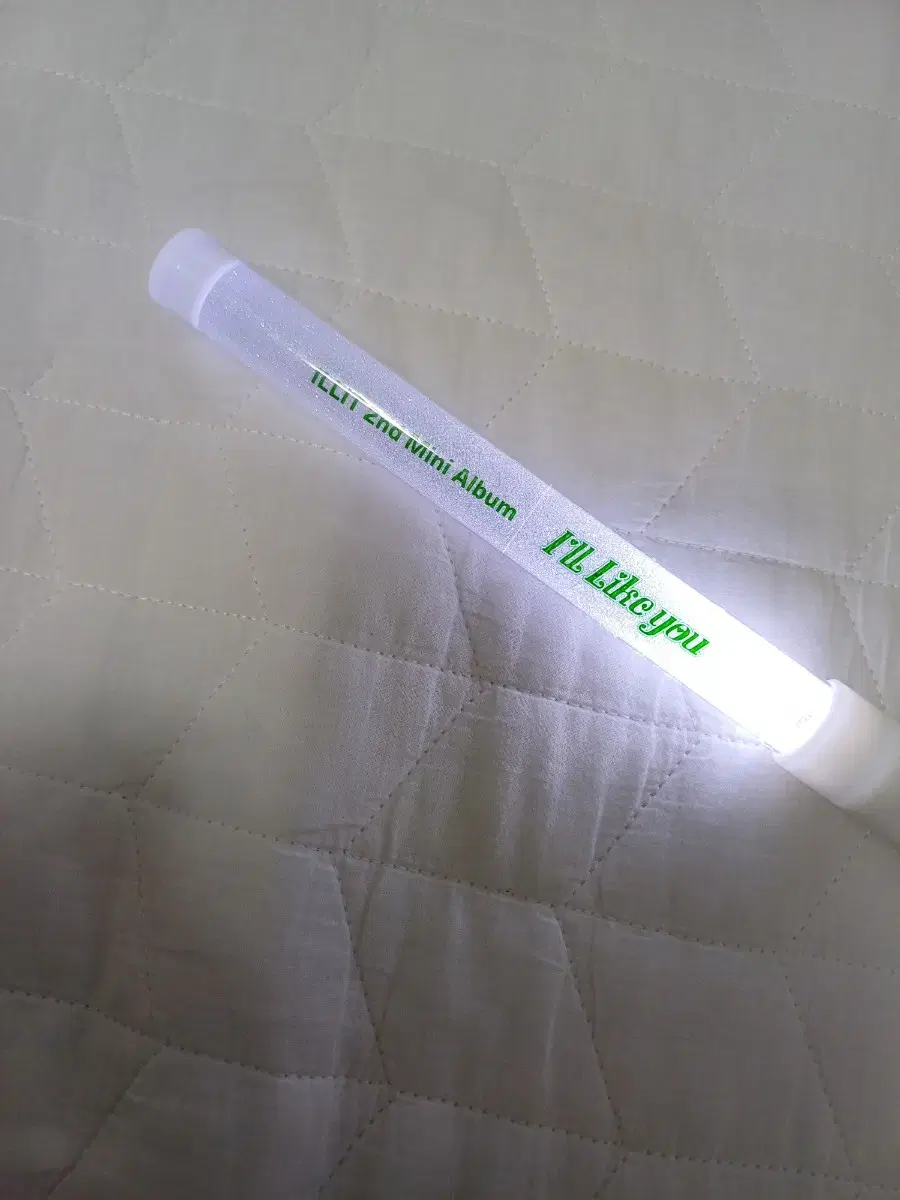 Eyelet temporary lightstick