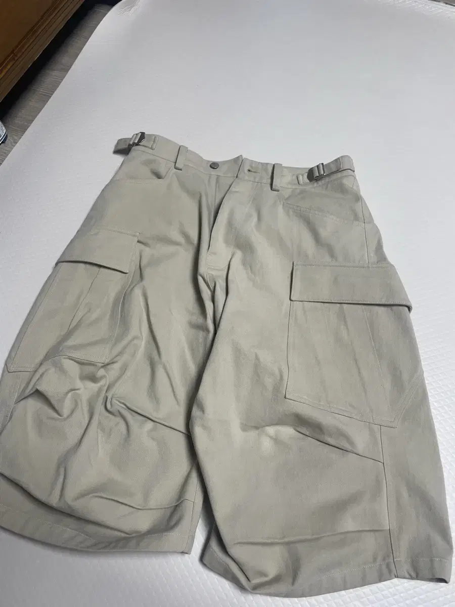 Non-nodal side cargo shorts beige, size 1, for sale.