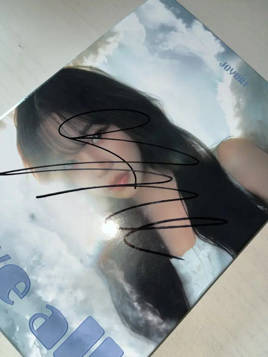 I'm selling JoYuri Taxi signed album + unreleased poca + autograph.