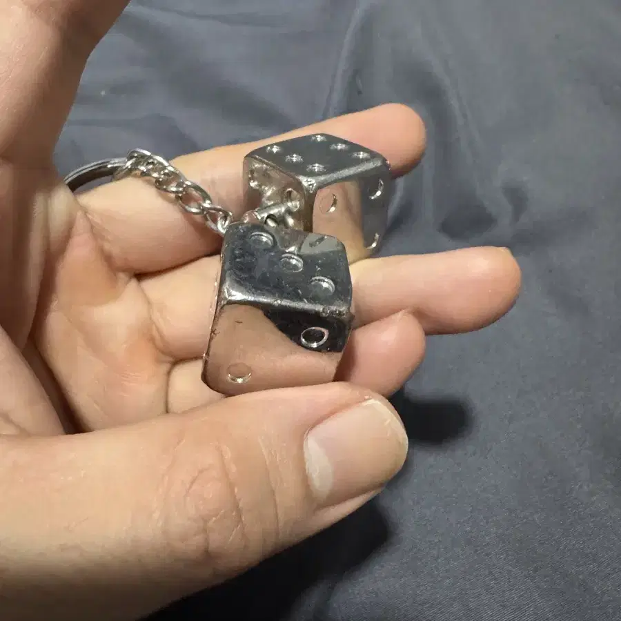 Stussy Metal Dice Keychain Silver 스투시메탈