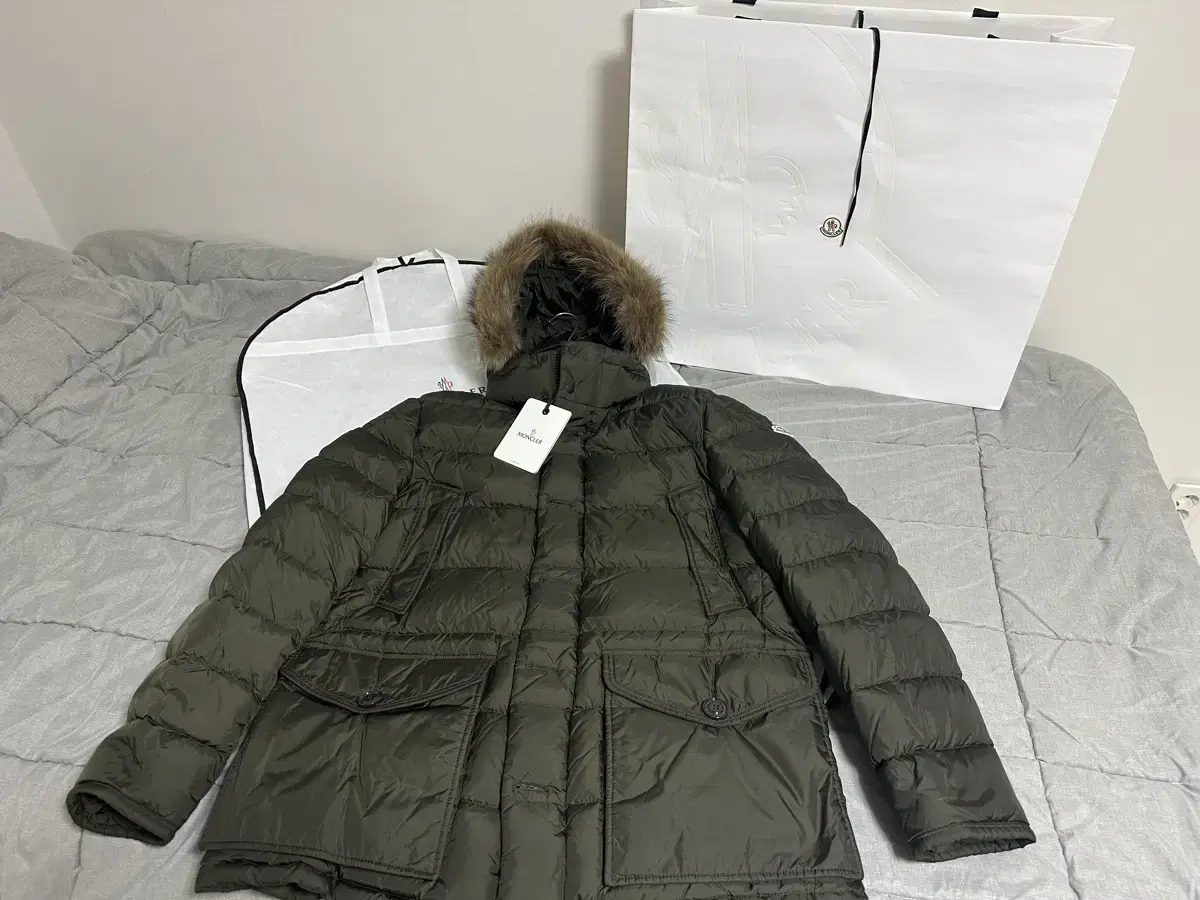 Moncler Cluny Khaki size 6