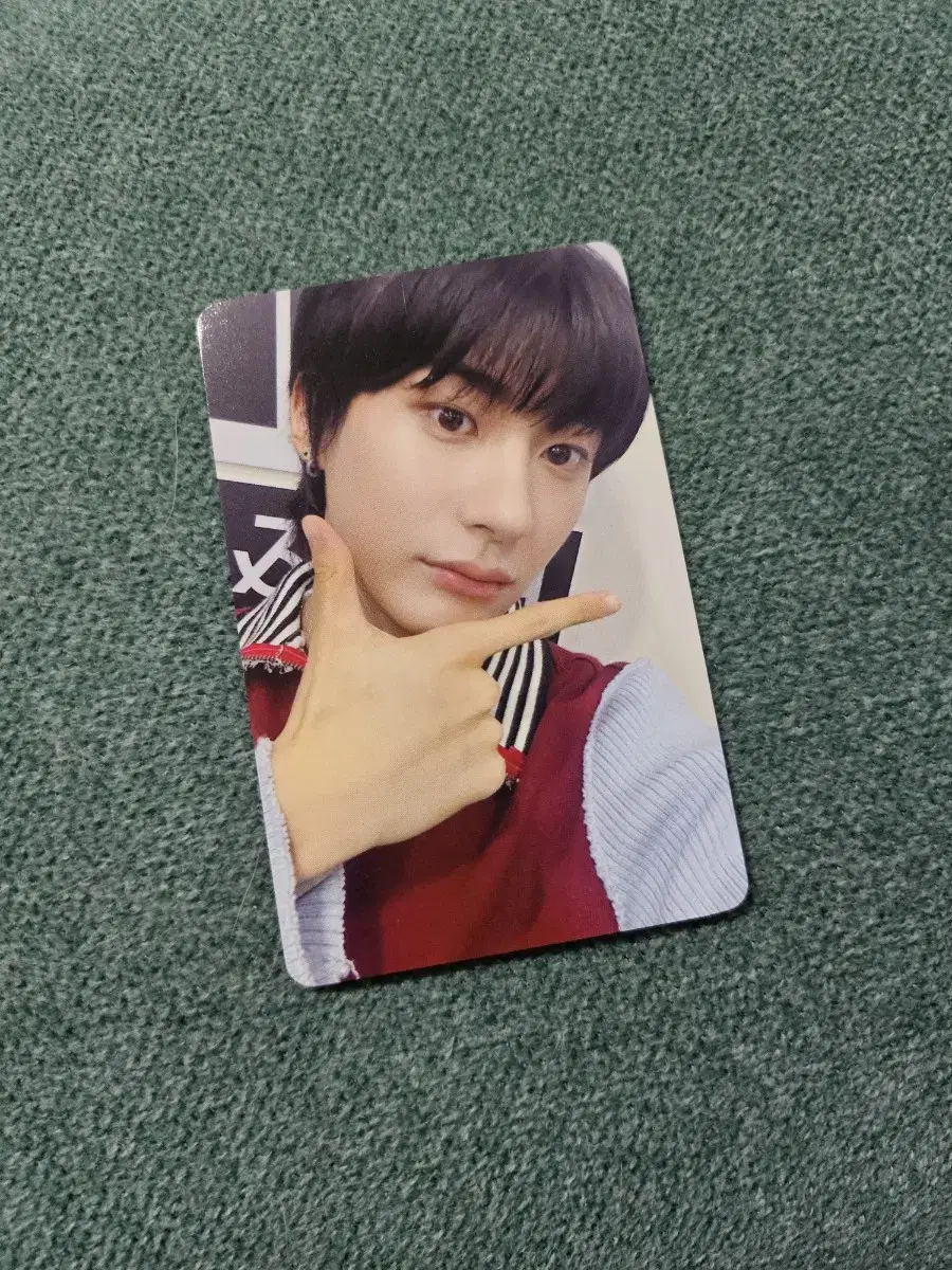 riize chanyoung geterguitar with muu ldphotocard