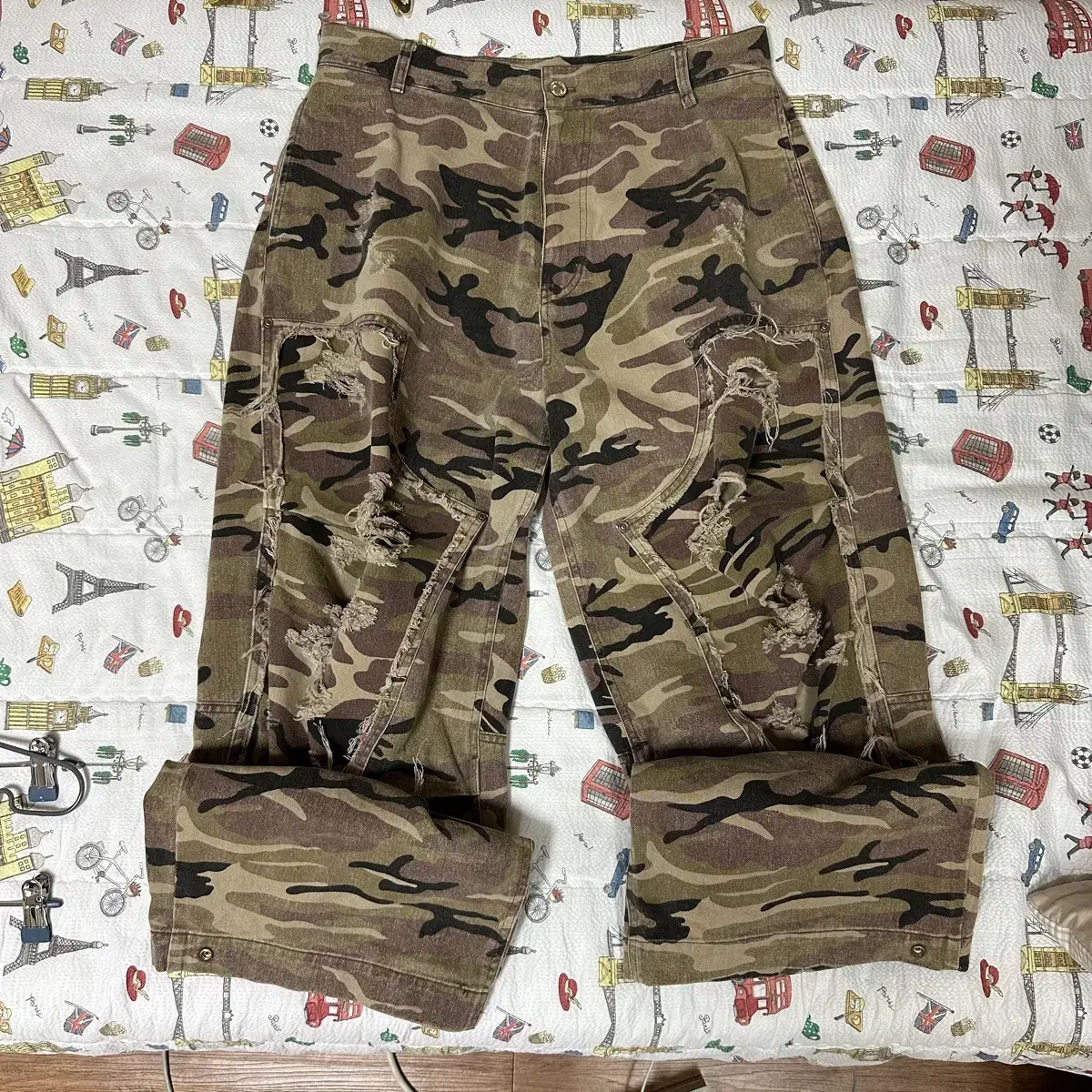 ETCE The Modern pop up Exclusive Camo Pants (L)