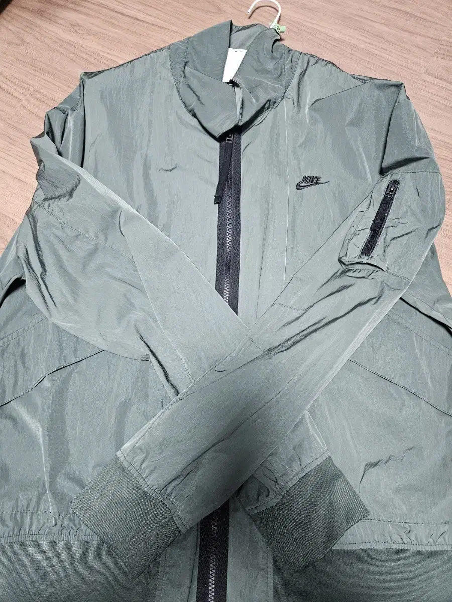 Nike Jackets (Windbreaker Material) 105