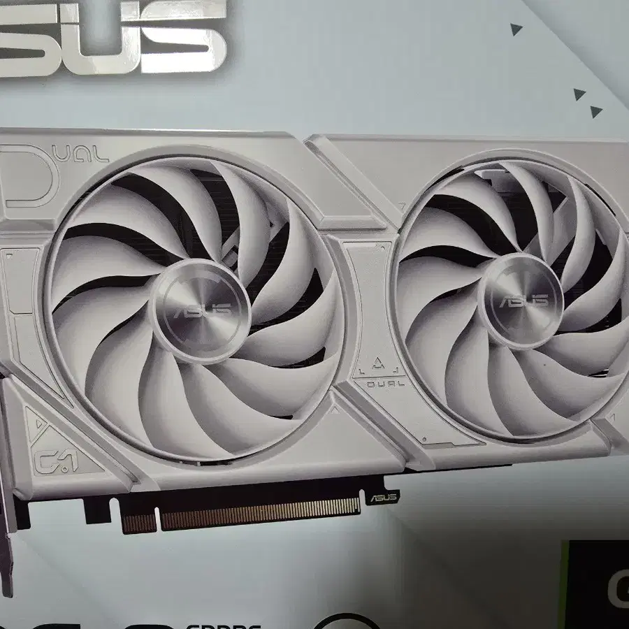 아수스 rtx 4060 화이트 미개봉 as4년