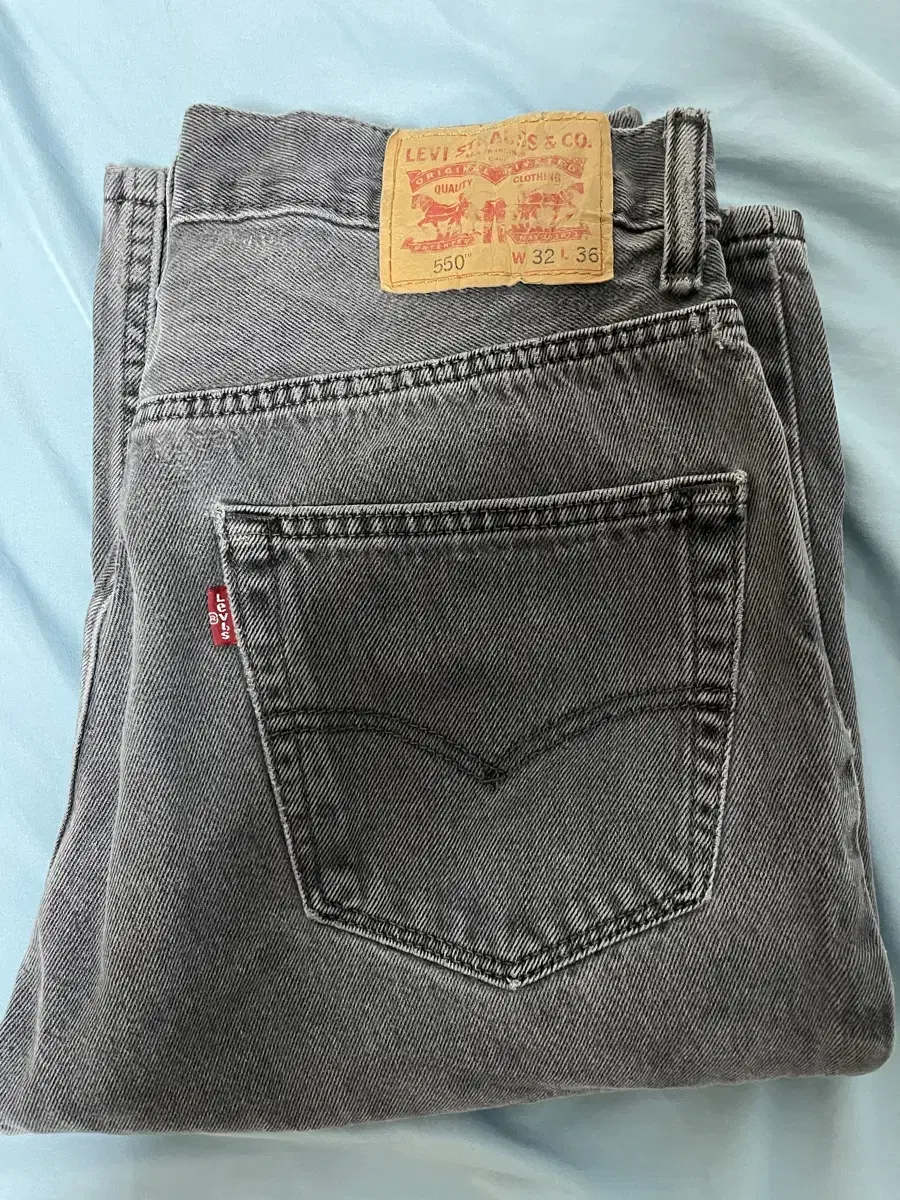 Levi's 550 Ebony 32x36