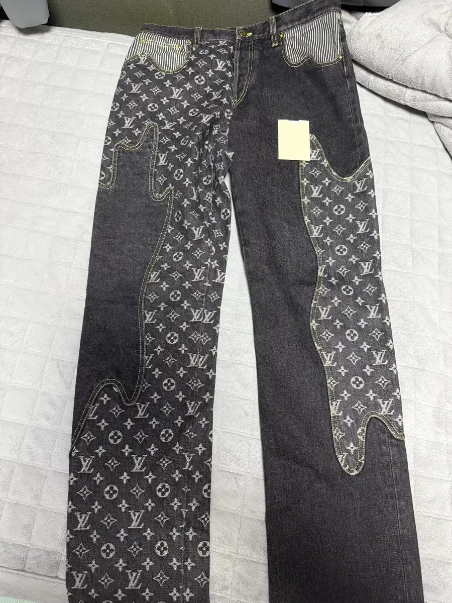 Genuine) Louis Vuitton Nigo Denim Pants Black