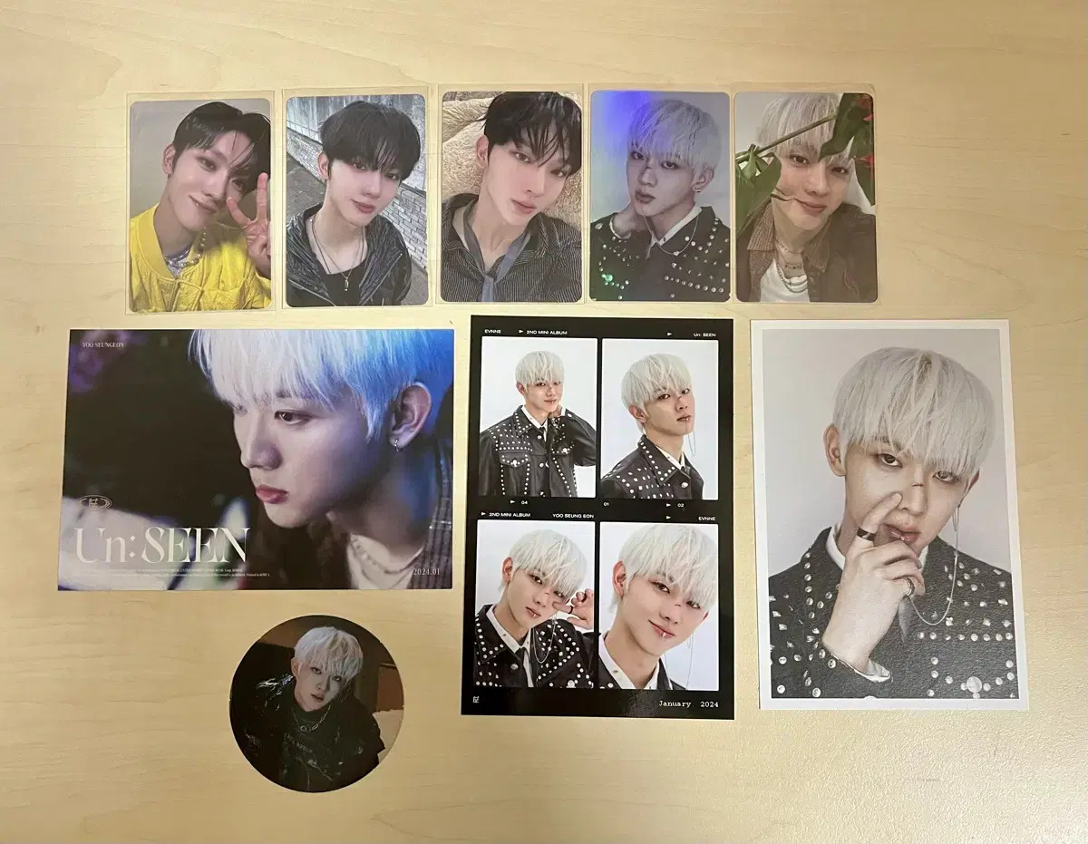 Yoo Seungeon album sell photocards/postcards