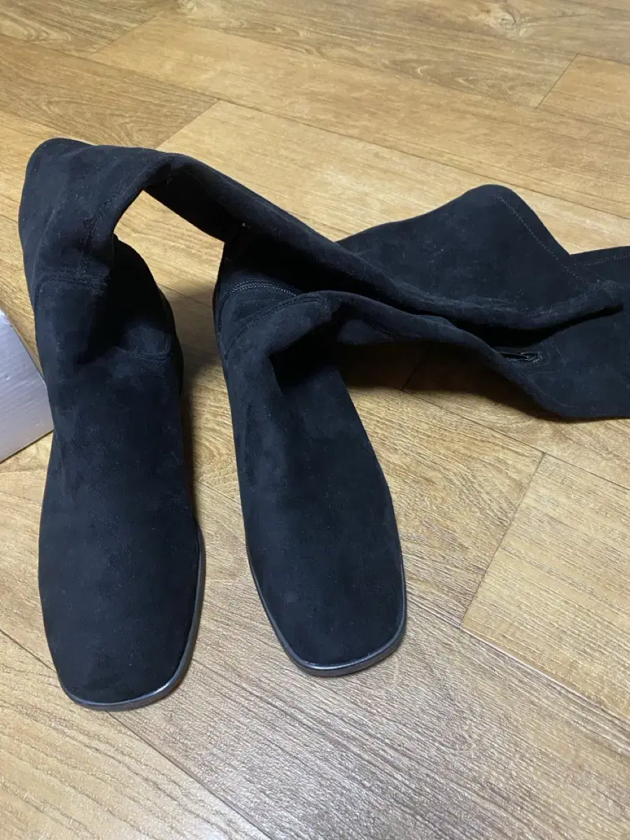 One-time use) suede long boots 250