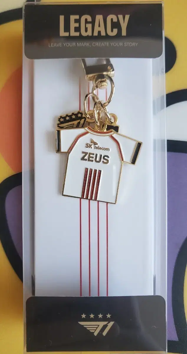 T1 T1 One Worlds Commemorative Jersey keyring Zeus