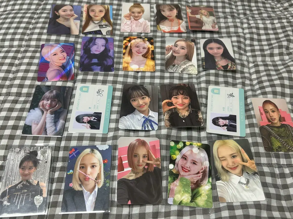 Stayc photocards, merchandise bulk disposal