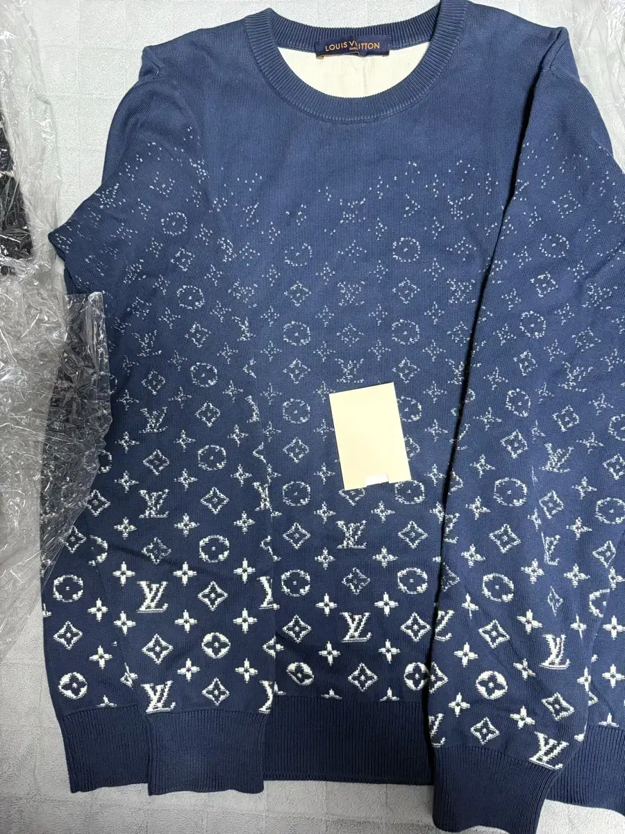 Genuine) Louis Vuitton Gradient Knit