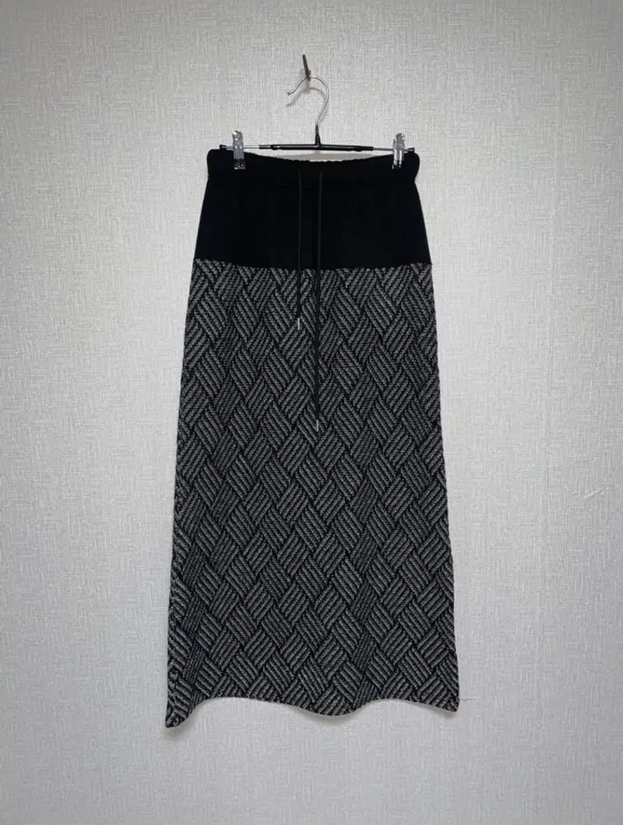 Sandhouse Black Knit Skirt RUG KNIT SKRIT