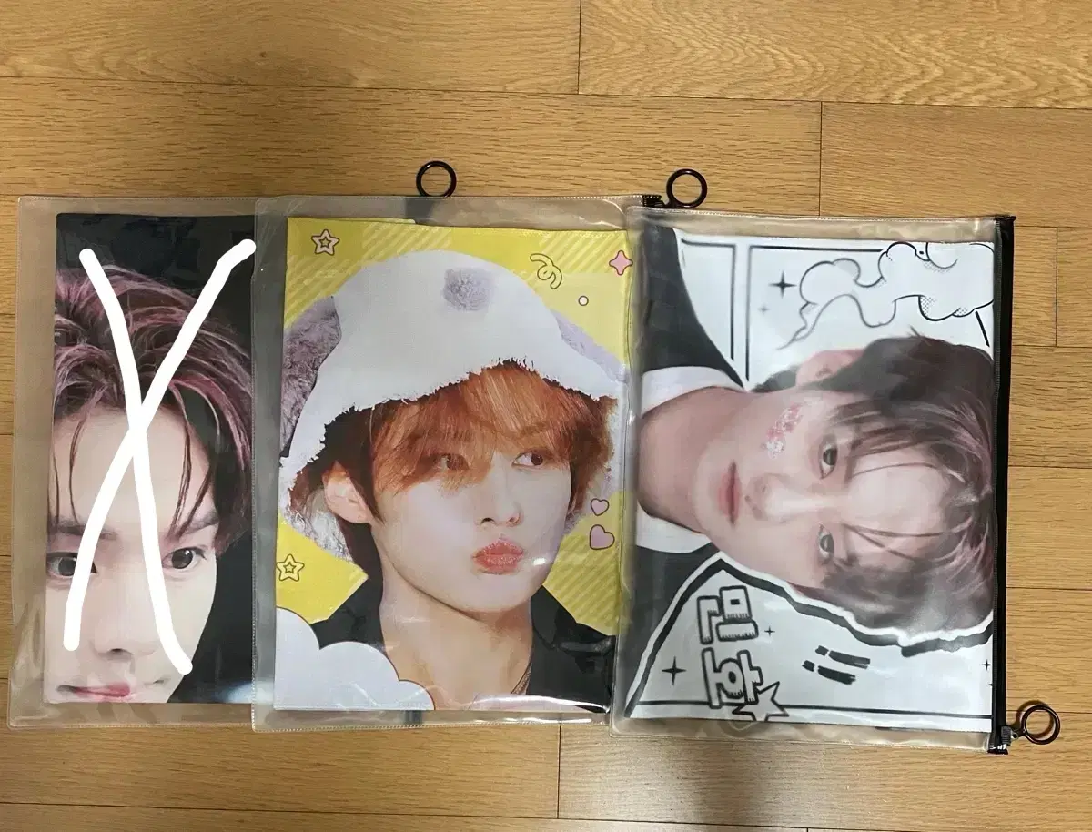 [see photo at back] straykids lee know slogan wts Sells.