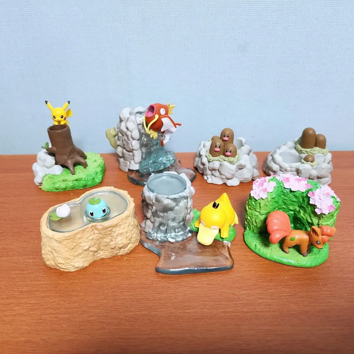 Pokémon DesktopRemote Desk Hide and Seek Diggle Carpine King Figures