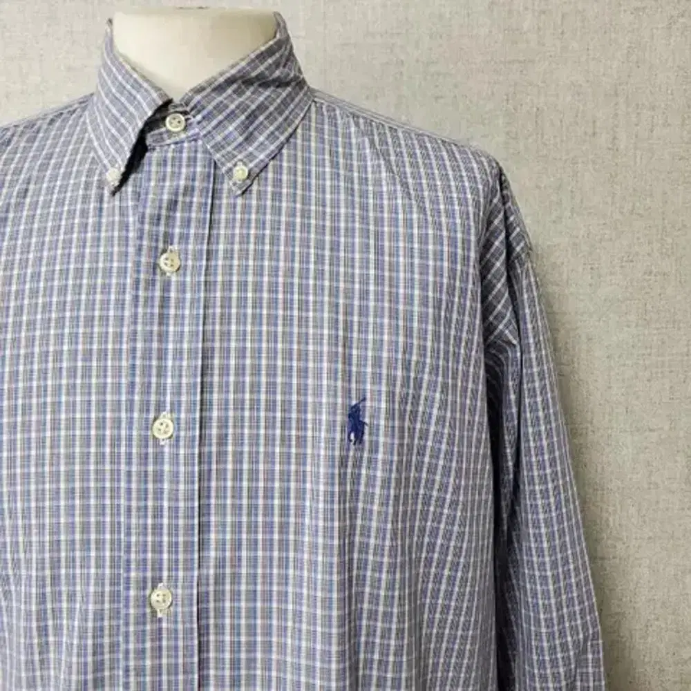 Authentic M to L Polo Ralph Lauren shirt. (cx532)