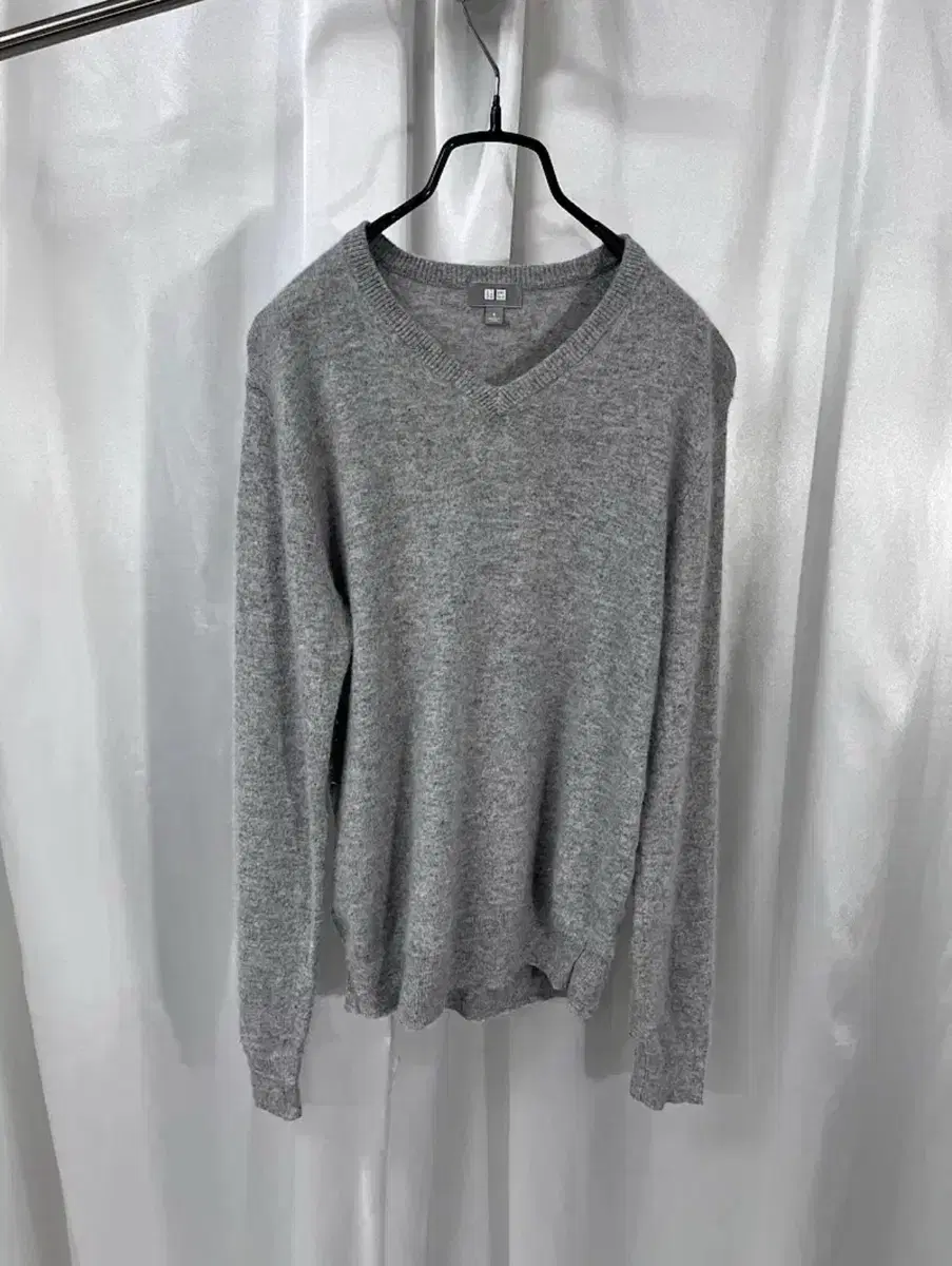 Uniqlo Cashmere100 V-neck knit S