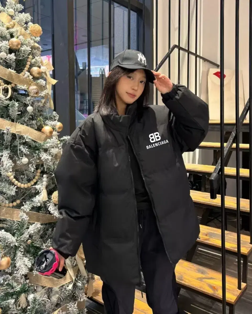 Balenciaga벌렌시아가 bb 루즈핏 스탠드칼라 패딩 빵 점퍼