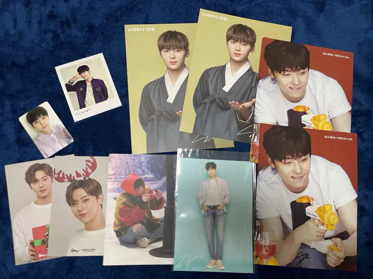 Hwang Minhyun's official photocard, poster Pick your favorite