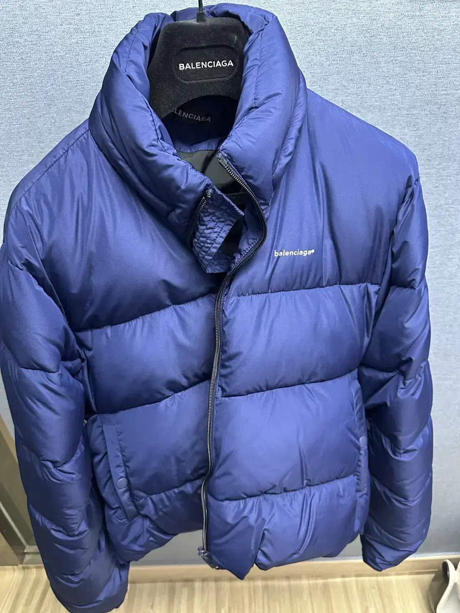 Genuine) Balenciaga C-curl padded navy color