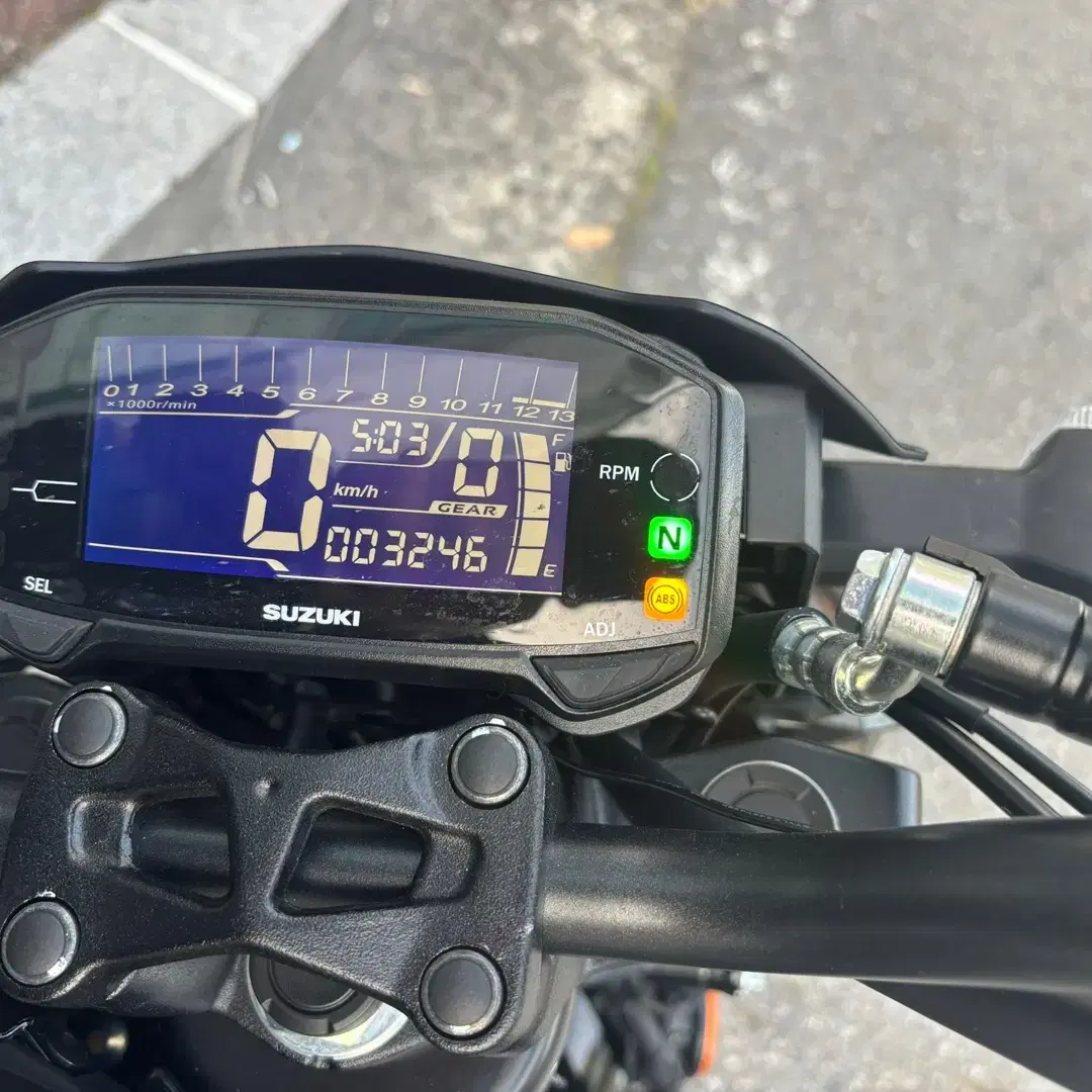 GSX-S125 오토바이 팝니다. 2023년식 3250km입니다.