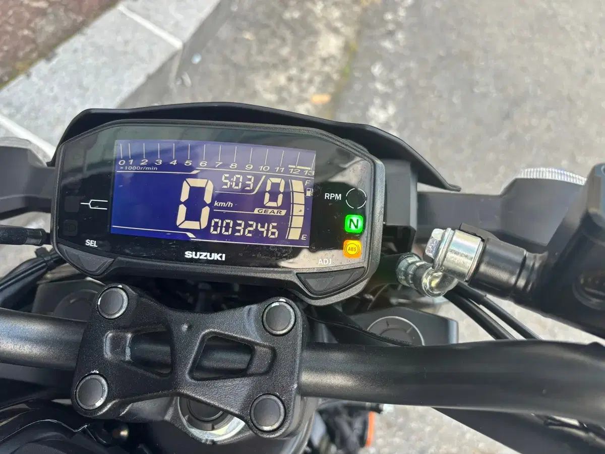 GSX-S125 오토바이 팝니다. 2023년식 3250km입니다.