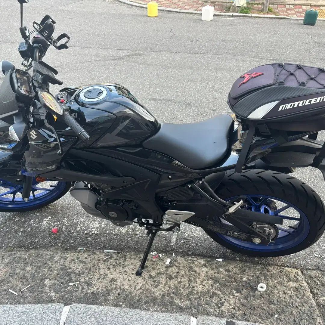 GSX-S125 오토바이 팝니다. 2023년식 3250km입니다.