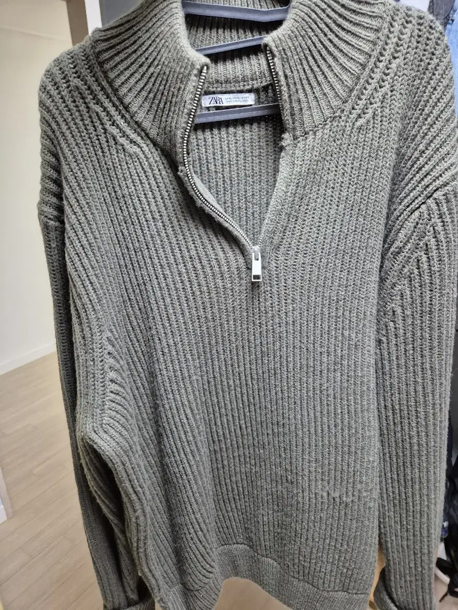 Zara Size XL Pullover Knit