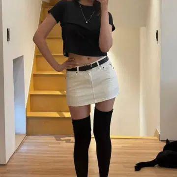 GLOWNY 99 LOW-RISE MINI SKIRT (WHITE)