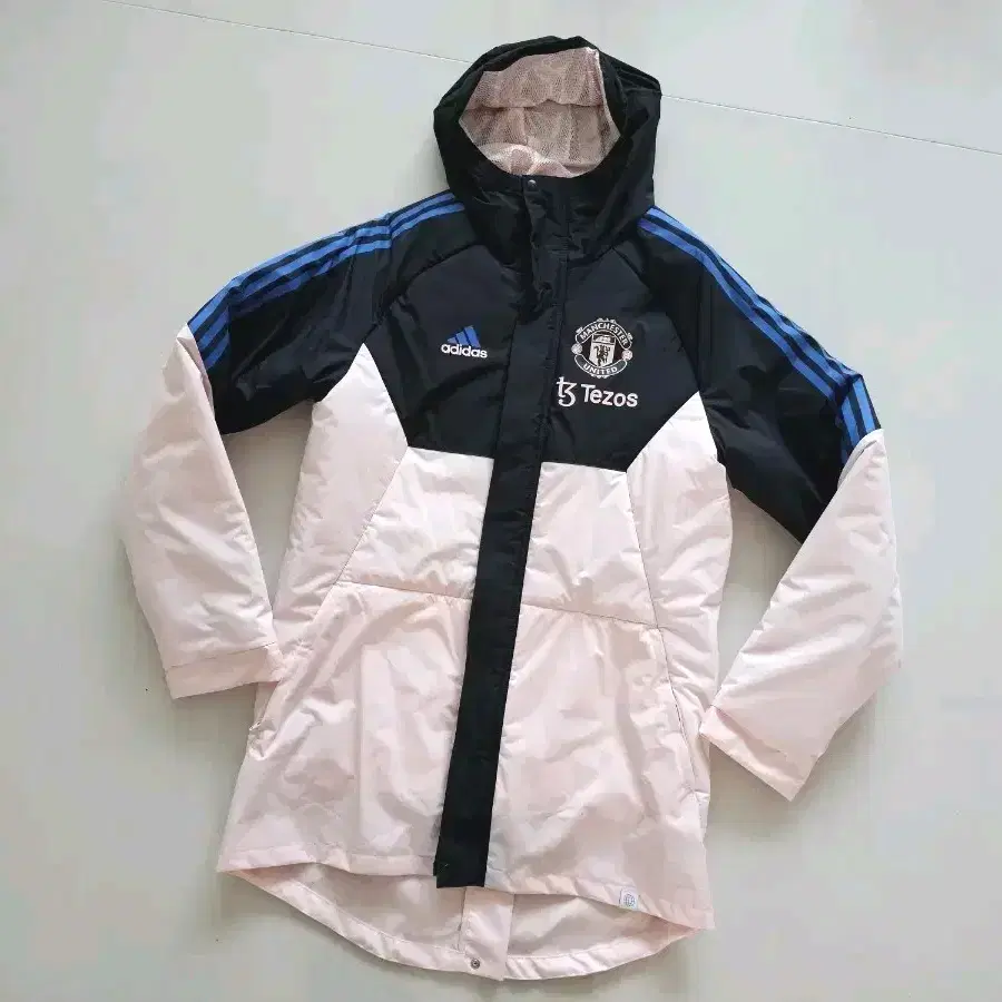 22/23 Manchester United bench coat