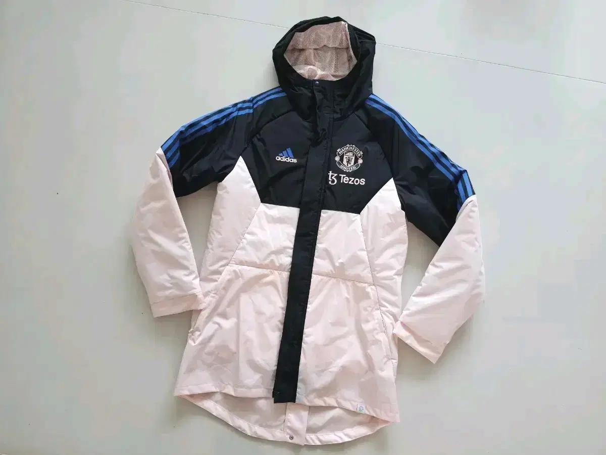 22/23 Manchester United bench coat