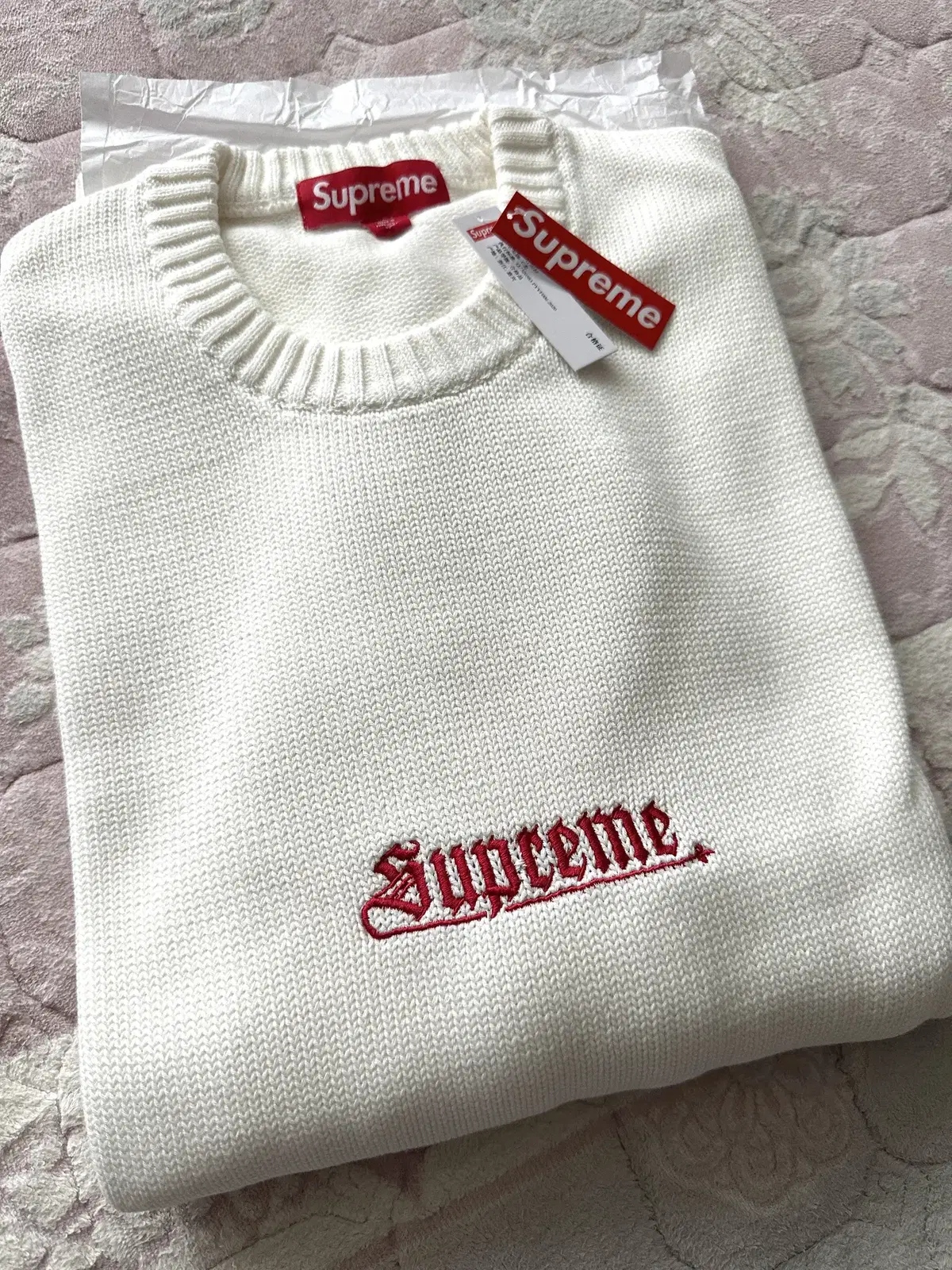 [L] Supreme Old English Sweater Ivory