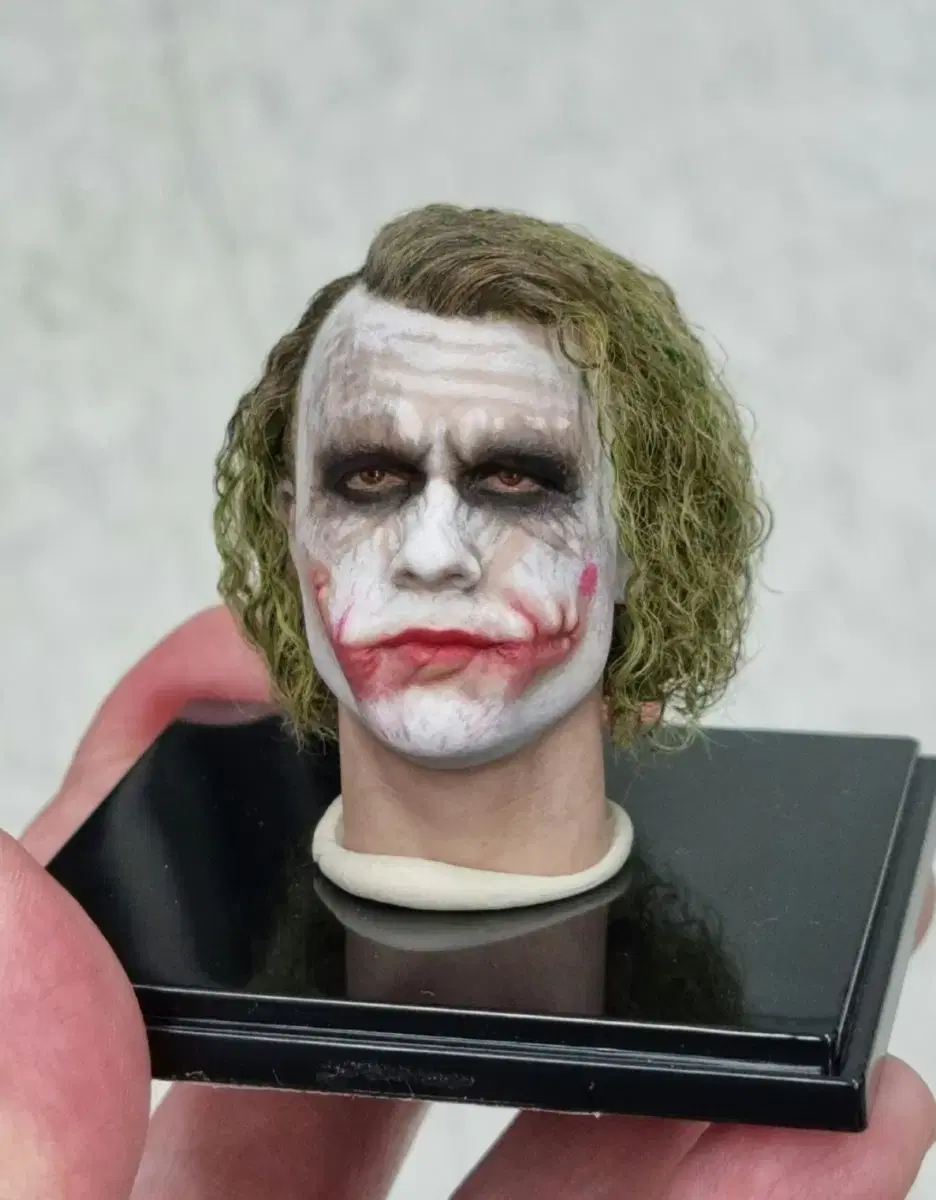 I'm selling a hottoy compatible adamgu joker recar head.