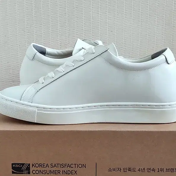 식스핏 IN WHITE HI 255 소가죽운동화 키높이 남성스니커즈