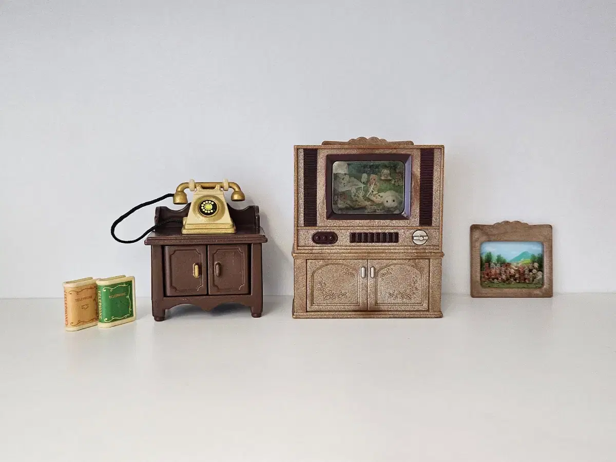 Sylvanian Telephones & Televisions