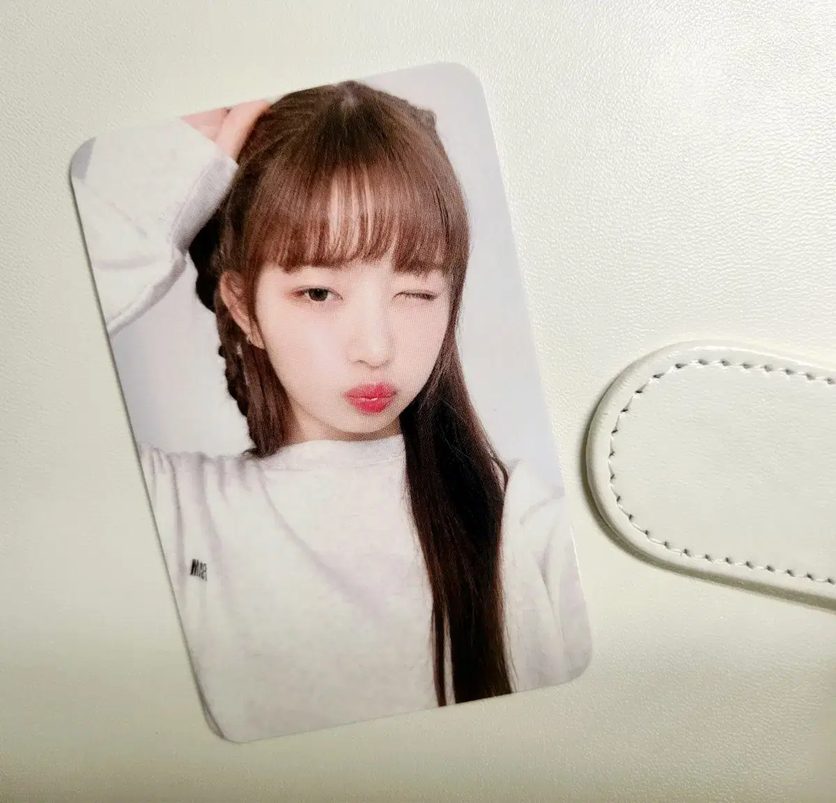 Ive lay FCMM 1st photocard to sell.