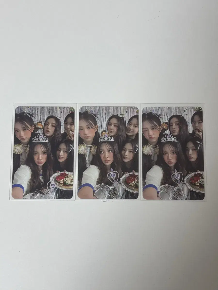 New Jeans 2024 seasons greetings Group Photocard