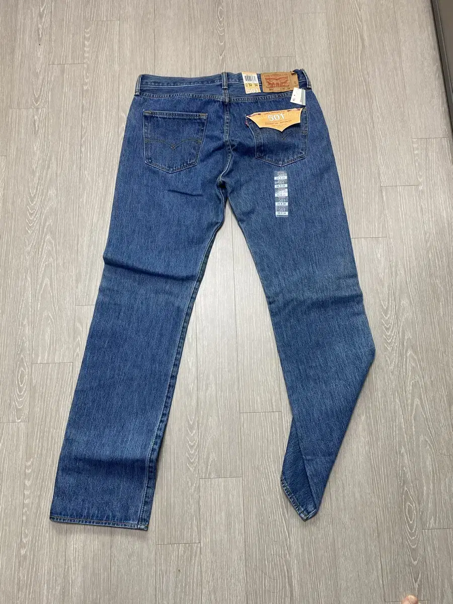 Levi's 501 Straight leg / button-fly