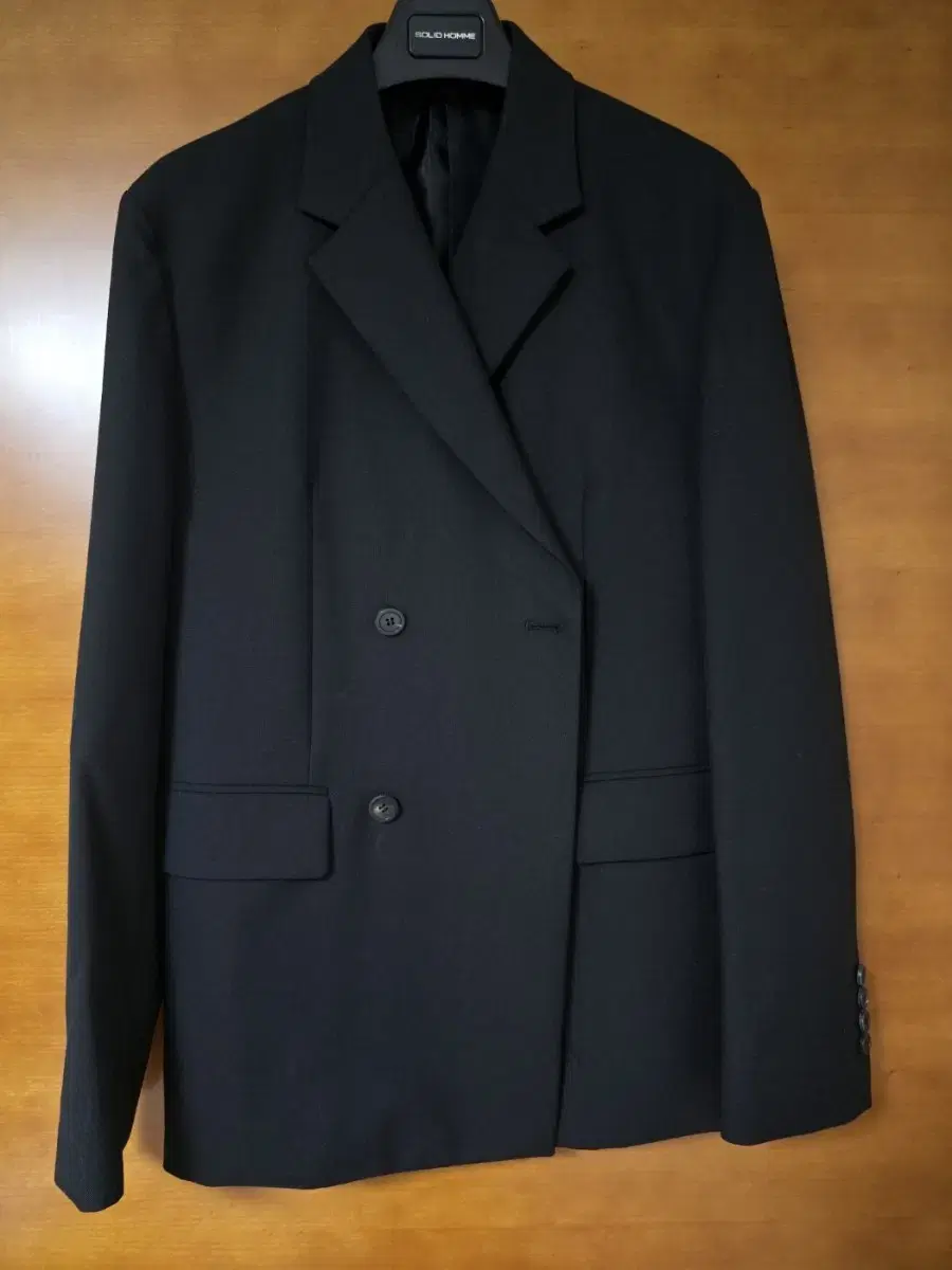 Solid homme four-button jacket for sale (new) black color